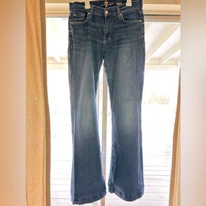 Seven brand jeans size 28 L/ 32, small tear on bottom . Color looks bran new
